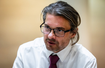 ELTE-dékán: Aki a mesterséges intelligenciához ért, az biztosan megtalálja a számításait (index.hu)