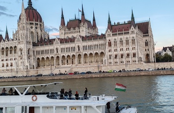 SNAPSHOTS FROM THE BOAT TRIP OF FIRST-YEAR INTERNATIONAL STUDENTS